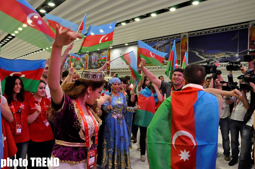 "Eurovision 2012"-nin açılışı zamanı "Bakı Kristal Zalı"nda Azərbaycan rəqsləri (FOTO) - Gallery Image