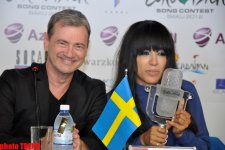 Победительнице "Евровидения-2012" Лорин не нравится повышенное внимание окружающих (версия 4) (ФОТО)