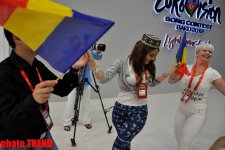 Самые активные болельщики финала "Евровидения-2012" (фотосессия)