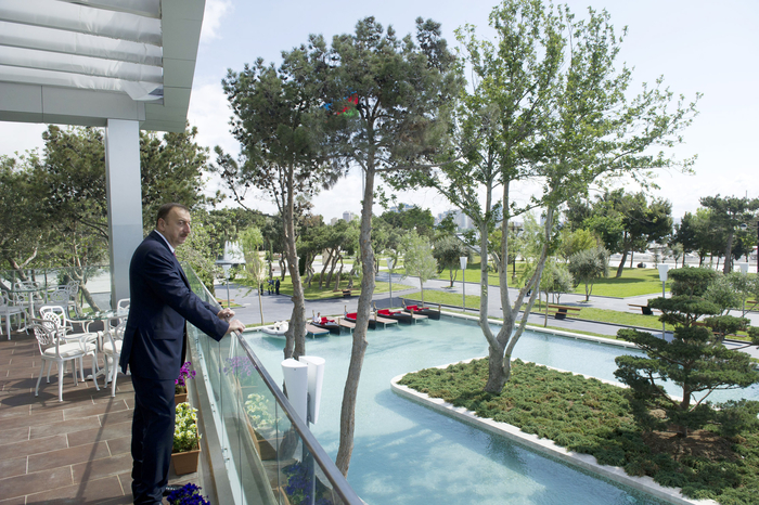 Azerbaijani President attends opening of “Small Venetian town” at Seaside National Park (PHOTO)