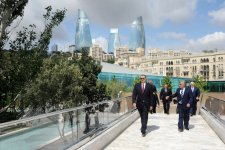 Azerbaijani President attends opening of “Small Venetian town” at Seaside National Park (PHOTO)