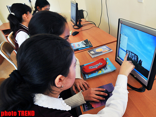 В средних школах Азербайджана расширится применение e-учебников
