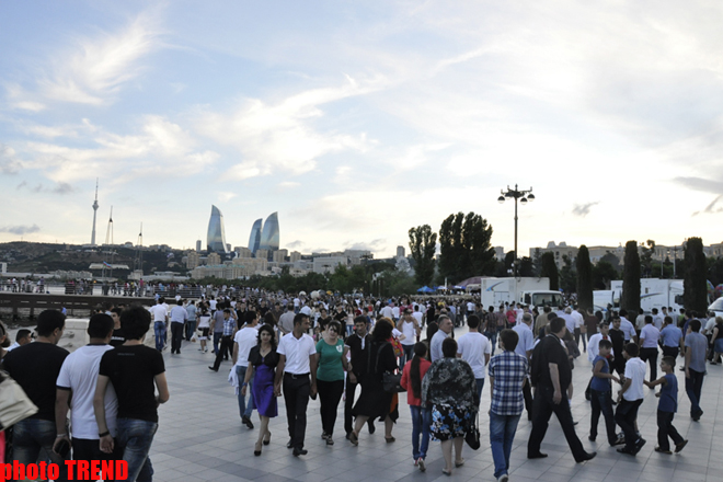 В Баку состоялись праздничный концерт и салют в связи с Днем Республики (ФОТО)