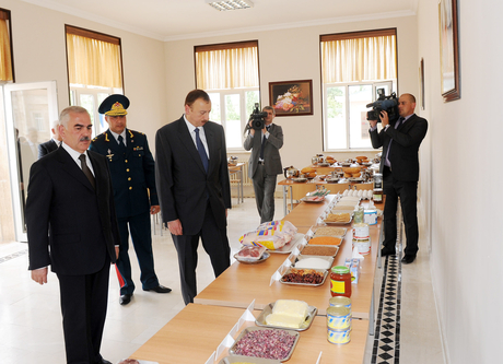 İlham Əliyev Uşaq Musiqi Məktəbinin açılışında iştirak edib, Culfa sərhəd komendantlığında və sərhəd zastavasında aparılan yenidənqurma işləri ilə tanış olub (FOTO)