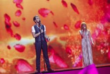 ТОП-10 нарядов певцов-финалистов "Евровидения 2012" от Фахрии Халафовой (фото)
