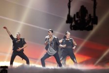ТОП-10 нарядов певцов-финалистов "Евровидения 2012" от Фахрии Халафовой (фото)