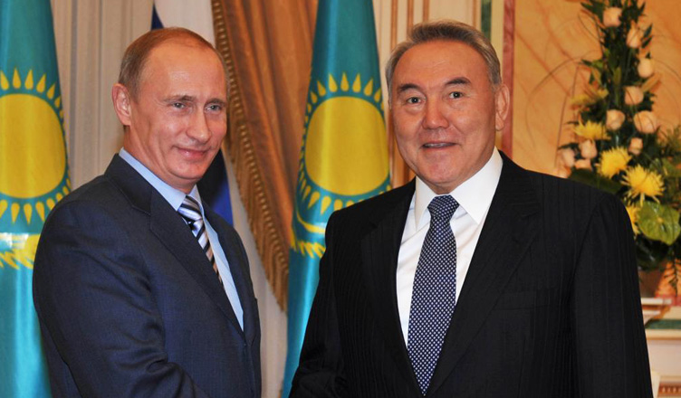 Путин и Назарбаев обсудили по телефону международную повестку