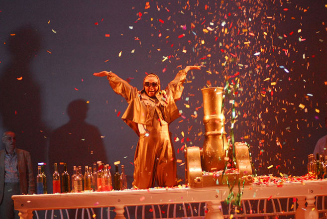 Герой или подлец на сцене бакинской Русдрамы (фотосессия)