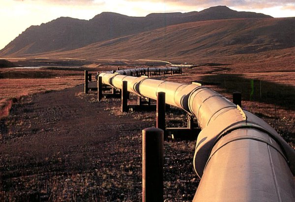 Iran starts transporting crude oil via its longest oil pipeline