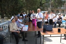 Ветеранов ВОВ и труда в поселке Мярдякян порадовали концертом и книгами (фото)