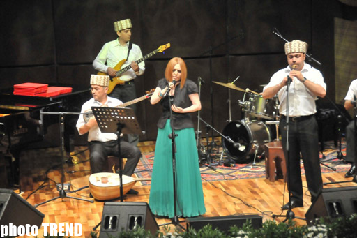 В Баку певцы из разных стран мира исполнили "Сары гялин", презентован фильм (фотосессия)