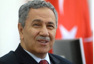 Türkiyənin baş nazirinin müavini siyasətdən gedir