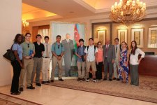 Американские школьники-победители конкурса сочинений, проведенного при поддержке Фонда Гейдара Алиева, находятся с визитом в Азербайджане (ФОТО)
