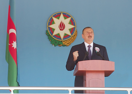 Ильхам Алиев принял участие в церемонии выпуска в Азербайджанском Высшем военном училище имени Гейдара Алиева (ФОТО)