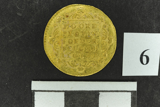 В Азербайджане обнаружен уникальный клад из золотых монет XVIII века (фотосессия)