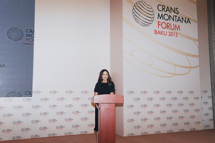 Первой леди Азербайджана вручена награда Форума Кранс Монтана «Prix de la Fondation» (ФОТО)