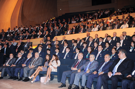 Президент Ильхам Алиев и его супруга приняли участие в церемонии проводов азербайджанских олимпийцев (ФОТО)
