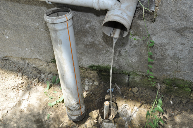 В Баку выявлено около 80 фактов незаконного использования питьевой воды (ФОТО)