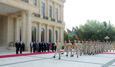 Head of European Council officially welcomed in Azerbaijan