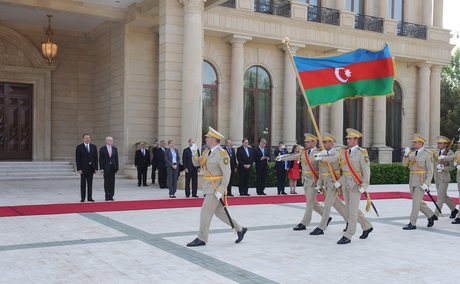 Head of European Council officially welcomed in Azerbaijan