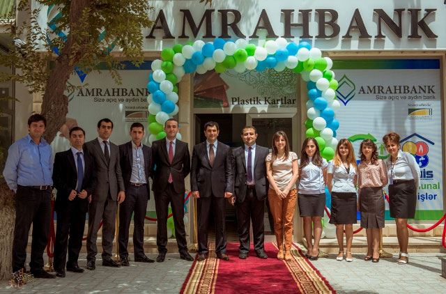 Азербайджанский "Amrahbank" открыл отделение в бакинском поселке Бина (ФОТО)
