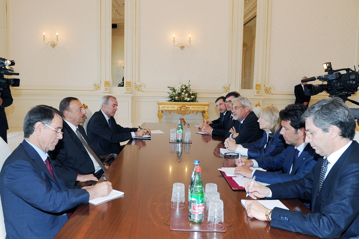 Azerbaijani President receives Italy’s delegation led by deputy FM and deputy economic development minister