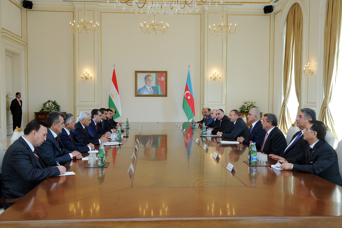 Президент Ильхам Алиев: Между народами Азербайджана и Таджикистана исторически существуют очень близкие, братские отношения