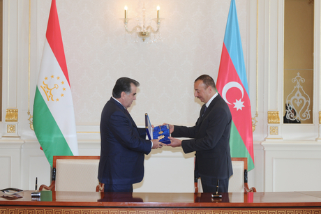Состоялась церемония награждения высшими орденами Президентов Азербайджана и Таджикистана (ФОТО)