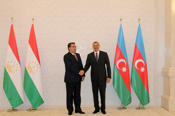 В Баку состоялась церемония официальной встречи Президента Таджикистана (ФОТО)