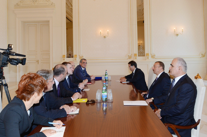 Президент Азербайджана принял делегацию во главе с премьер-министром Черногории