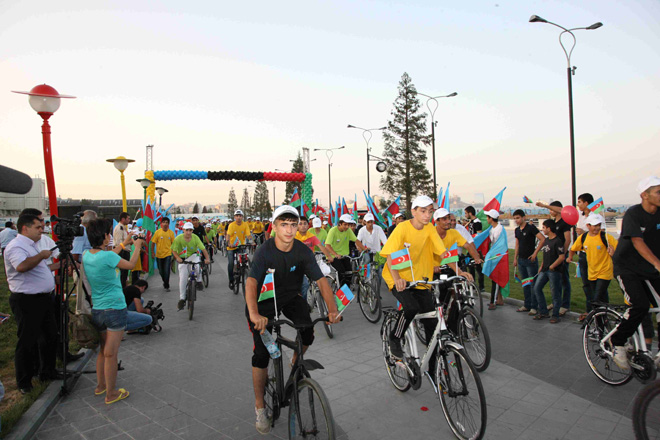 Yeni Bulvarda "Olimpiyaçılarımıza dəstək olaq!" devizi altında veloyürüş keçirilib (FOTO)