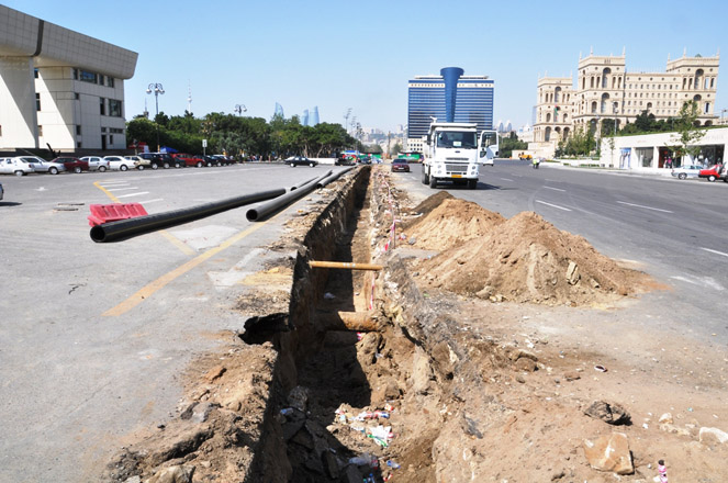 Водный оператор Азербайджана меняет линии в центре Баку (ФОТО)
