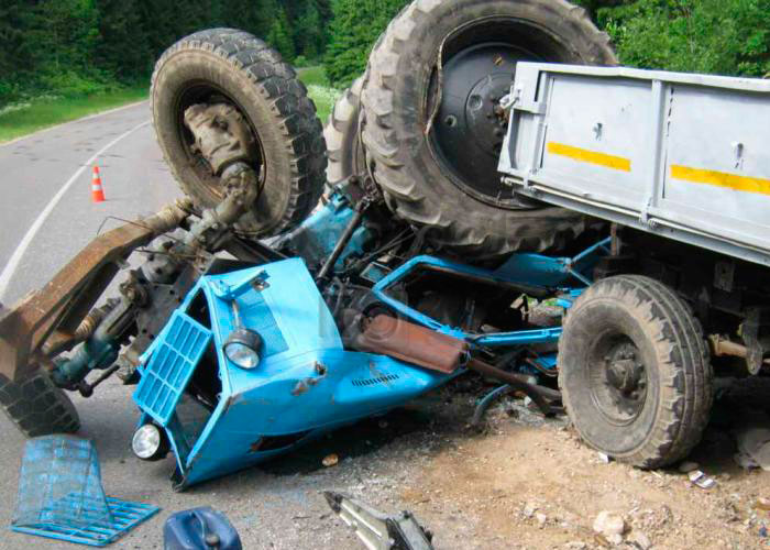 Lənkəranda sürücü traktoru aşırıb öldü