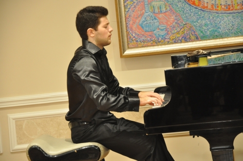 Азербайджанский скрипач и пианист прошел обучение в Израиле