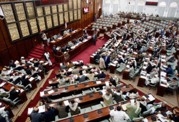Парламент Йемена отложил заседание по отставке президента