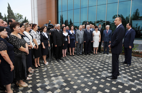 Prezident İlham Əliyev Lənkəranda Heydər Əliyev Mərkəzinin yenidənqurmadan sonra açılışında iştirak edib (FOTO)