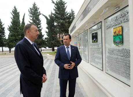 Президент Азербайджана ознакомился с Площадью Флага в Лянкяране (ФОТО)