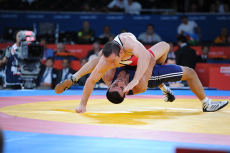 President Ilham Aliyev watched the action in Greco-roman wrestling at the London Olympics (PHOTO)