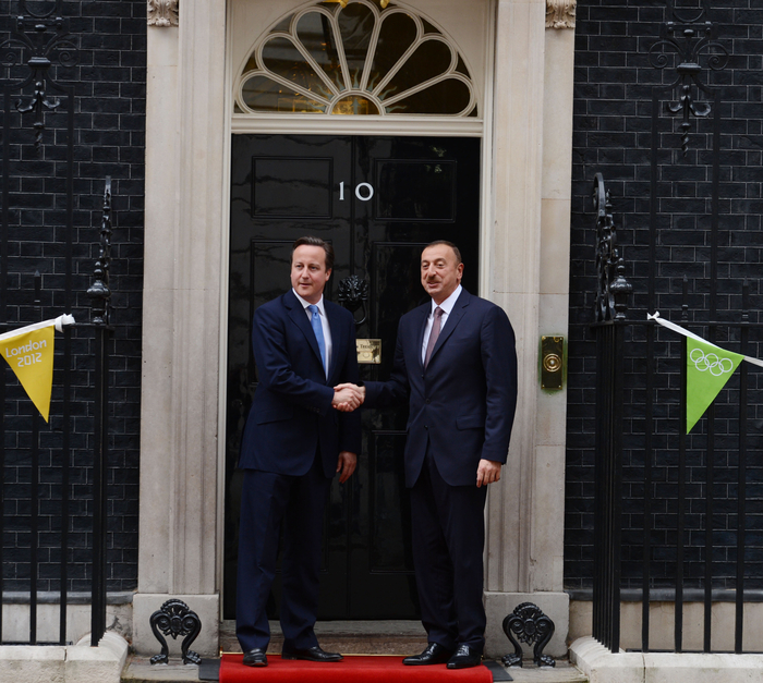 Президент Азербайджана встретился с премьер-министром Великобритании (ФОТО)