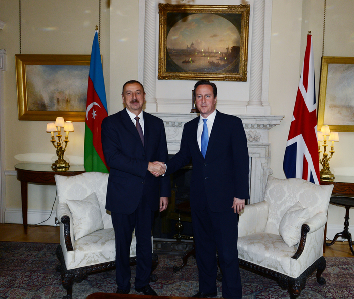 Azerbaijani President meets British Prime Minister (PHOTO)
