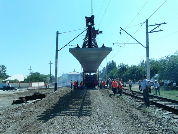 В Азербайджане начался капремонт участка железной дороги в западном направлении (ФОТО)
