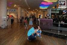 Флешмоб "Freeze" в Баку  - "замороженные" в торговом центре (фотосессия)