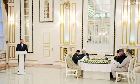 President Ilham Aliyev attends Iftar Party (PHOTO)