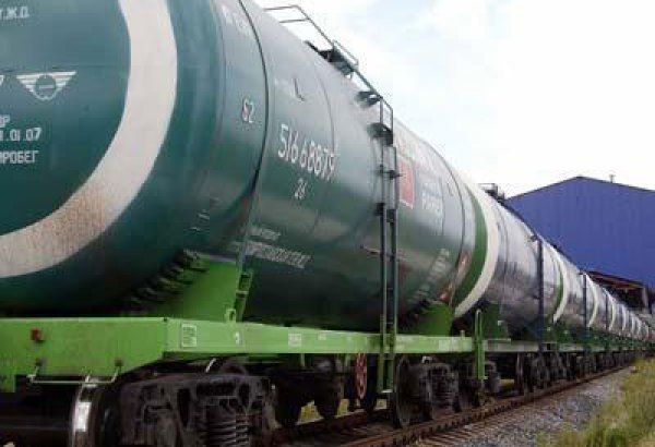 Over 100 carriages with fuels and lubricants stand idle at Kyrgyz-Uzbek border