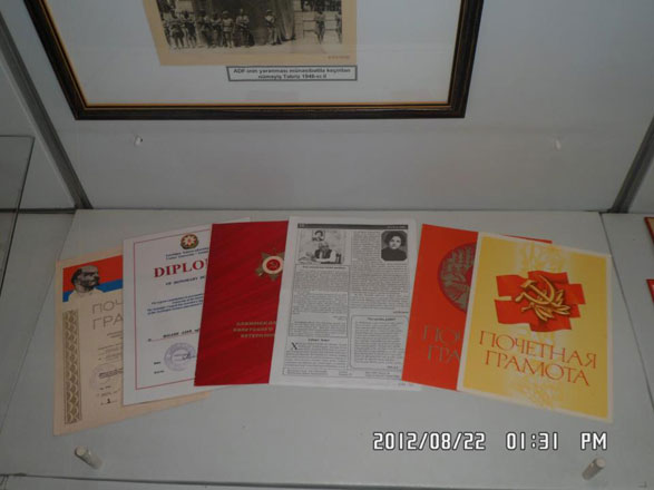 В Музей независимости Азербайджана переданы личные вещи поэтов Балаша Азероглу и Медины Гюльгюн