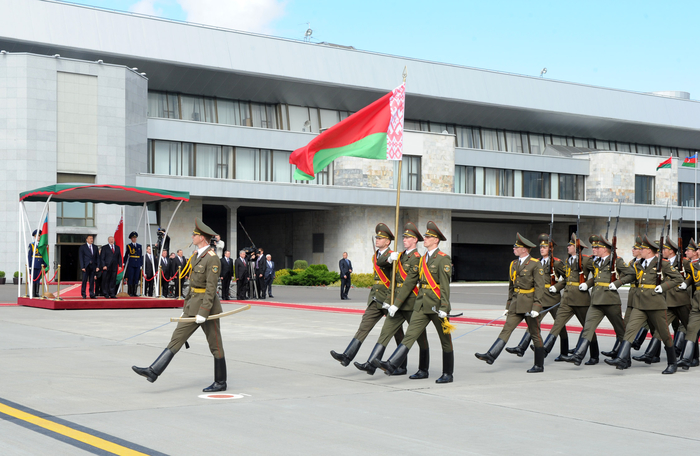Azerbaijani President kicks off official Belarus visit (PHOTO)