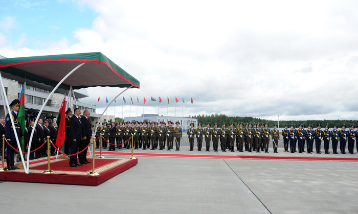 Azerbaijani President kicks off official Belarus visit (PHOTO)