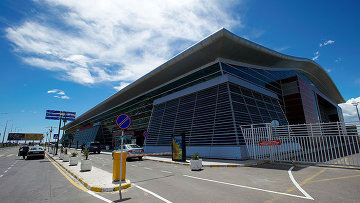 Аэропорт Тбилиси не смог принять и отправить 8 рейсов из-за ветра