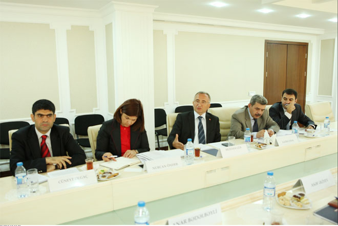 Азербайджан и Турция обсудили сотрудничество в сфере охраны труда и соцзащиты  (ФОТО)