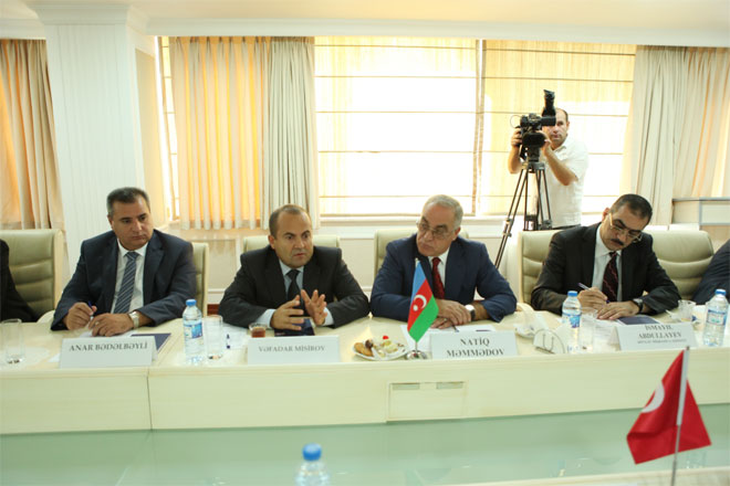 Азербайджан и Турция обсудили сотрудничество в сфере охраны труда и соцзащиты  (ФОТО)
